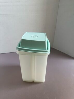 Vintage Tupperware Pickle Food Storage Container